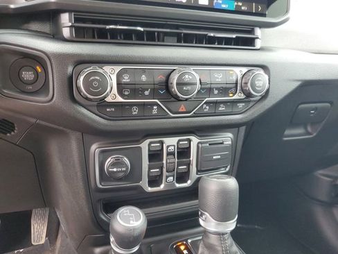 New 2025 Jeep Gladiator Sport image 28