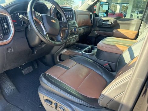 Used 2023 Chevrolet Silverado 2500 High Country w/ Technology Package image 9