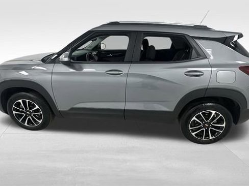 Used 2025 Chevrolet TrailBlazer LT image 6