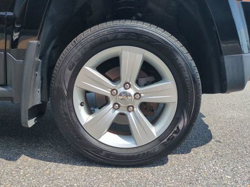 Used 2015 Jeep Patriot Latitude AWD/4WD image 11