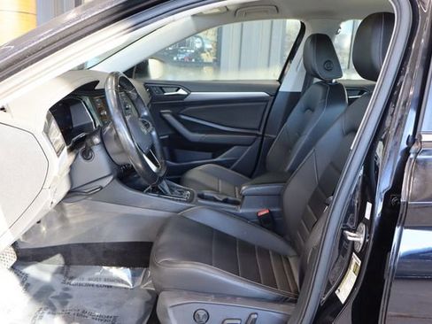 Used 2022 Volkswagen Jetta SE image 8