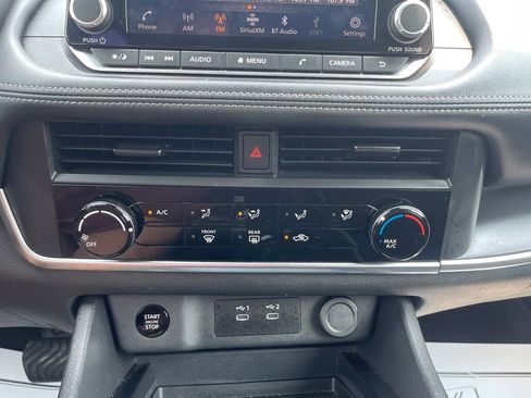 Used 2024 Nissan Rogue S FWD image 29