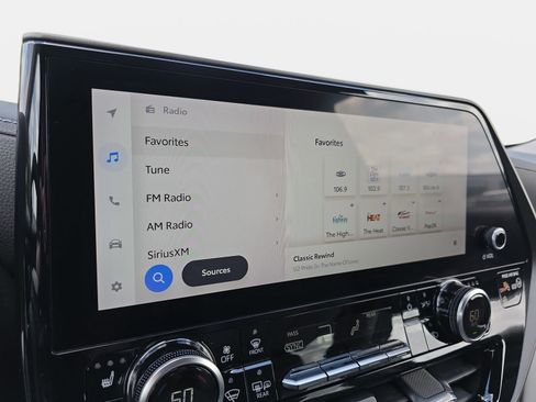 Used 2023 Toyota Highlander Limited image 23