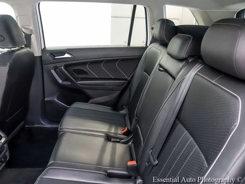 Used 2022 Volkswagen Tiguan SE AWD/4WD image 11