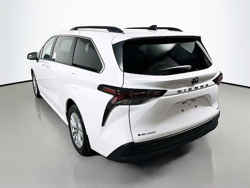 New 2026 Toyota Sienna XLE image 4