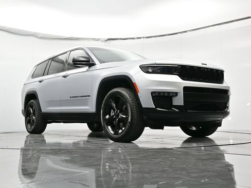 Used 2023 Jeep Grand Cherokee L Limited w/ Luxury Tech Group II image 37