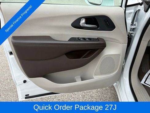 Used 2020 Chrysler Pacifica Touring-L Plus image 11