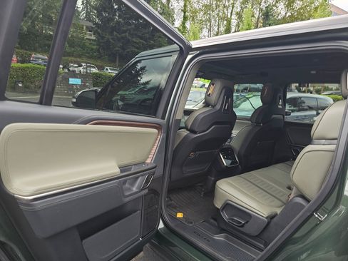 Used 2023 Rivian R1S Adventure AWD/4WD image 22