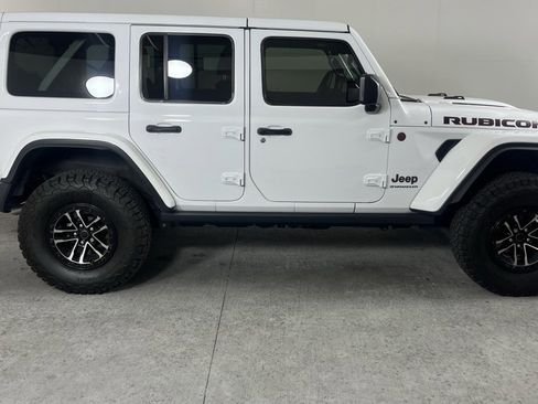 Used 2024 Jeep Wrangler Unlimited Rubicon image 2
