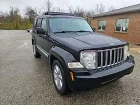 Used 2012 Jeep Liberty Limited w/ Tire & Wheel Group image 3