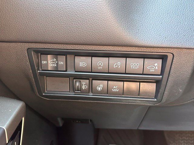 Used 2023 Toyota Tundra Limited AWD/4WD image 19