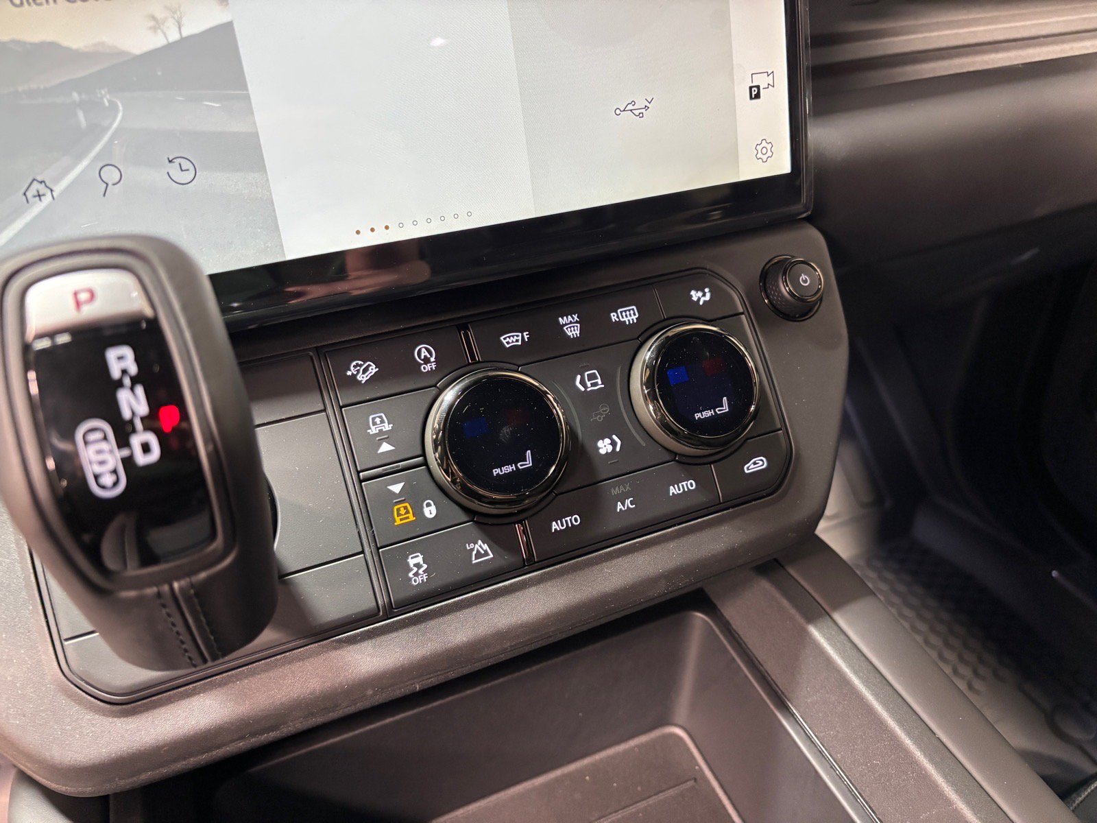 New 2026 Land Rover Defender 110 OCTA AWD/4WD image 15