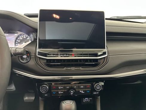 Used 2024 Jeep Compass Latitude w/ Sun and Sound Group image 21