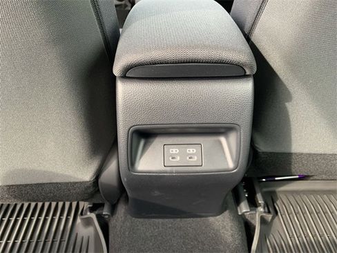 Used 2025 Toyota Corolla LE image 31