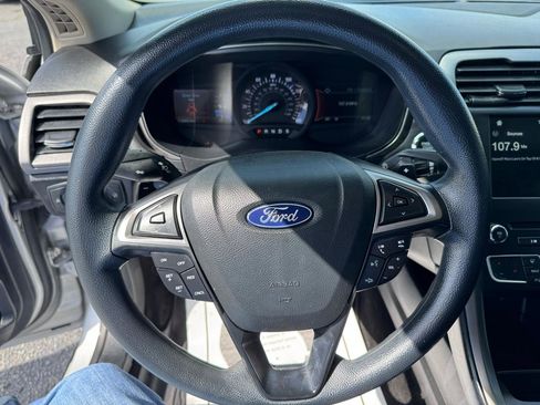 Used 2018 Ford Fusion SE w/ Fusion SE Technology Package image 18