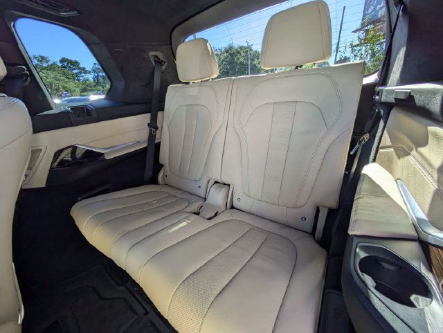 Used 2021 BMW X7 xDrive40i w/ Executive Package 2 AWD/4WD image 17