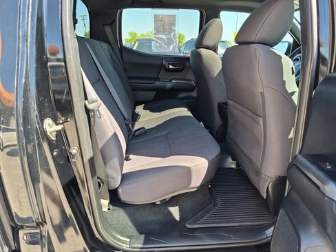 Used 2016 Toyota Tacoma TRD Sport AWD/4WD image 26