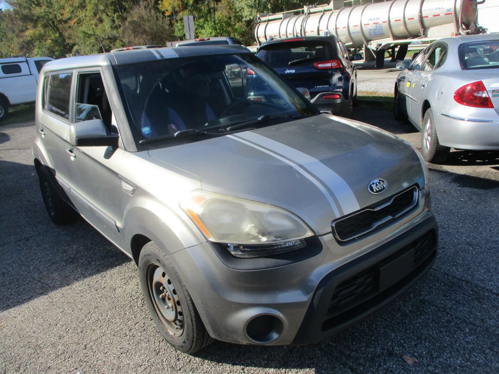 Used 2013 Kia Soul FWD image 1