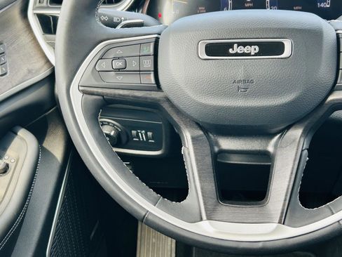 Used 2023 Jeep Grand Cherokee L Limited w/ Luxury Tech Group II image 21