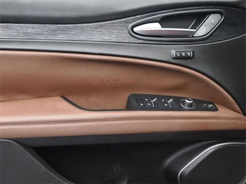 Used 2020 Alfa Romeo Stelvio image 11