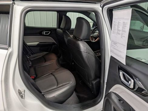 Used 2025 Jeep Compass Limited image 25