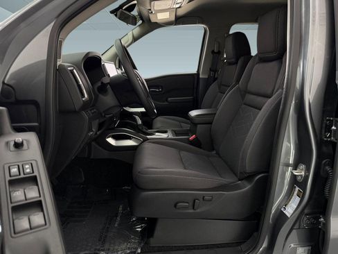 Used 2025 Nissan Frontier SV RWD image 5
