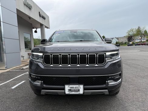 Certified 2024 Jeep Wagoneer L Series III w/ Flexible Seating Group AWD/4WD image 4