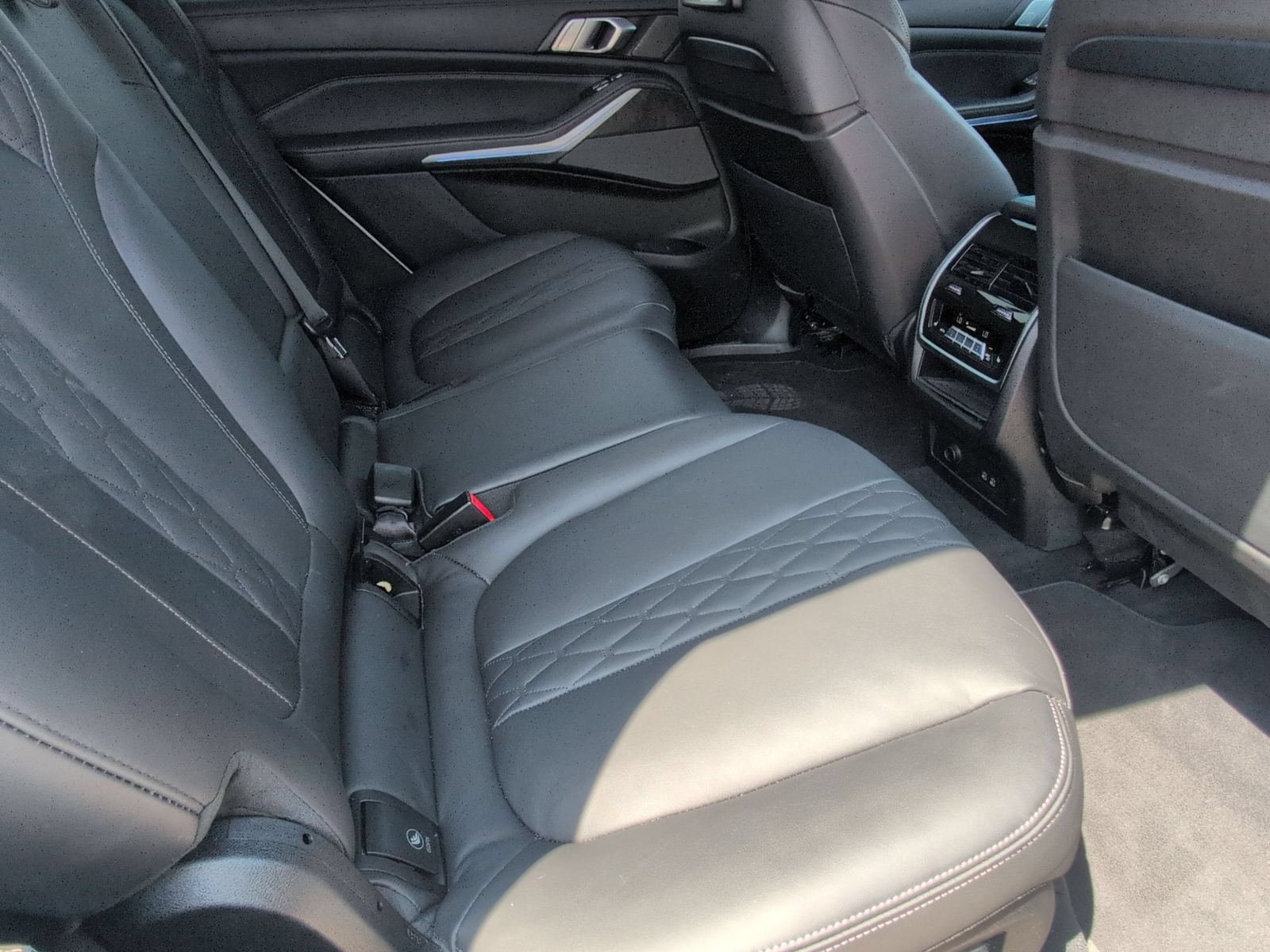 Used 2022 BMW X7 M50i w/ Dynamic Handling Package AWD/4WD image 30