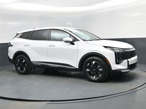 Used 2026 Kia Sportage LX w/ LX Convenience Package image 2