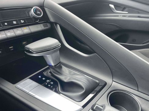 Used 2023 Hyundai Elantra SEL image 28