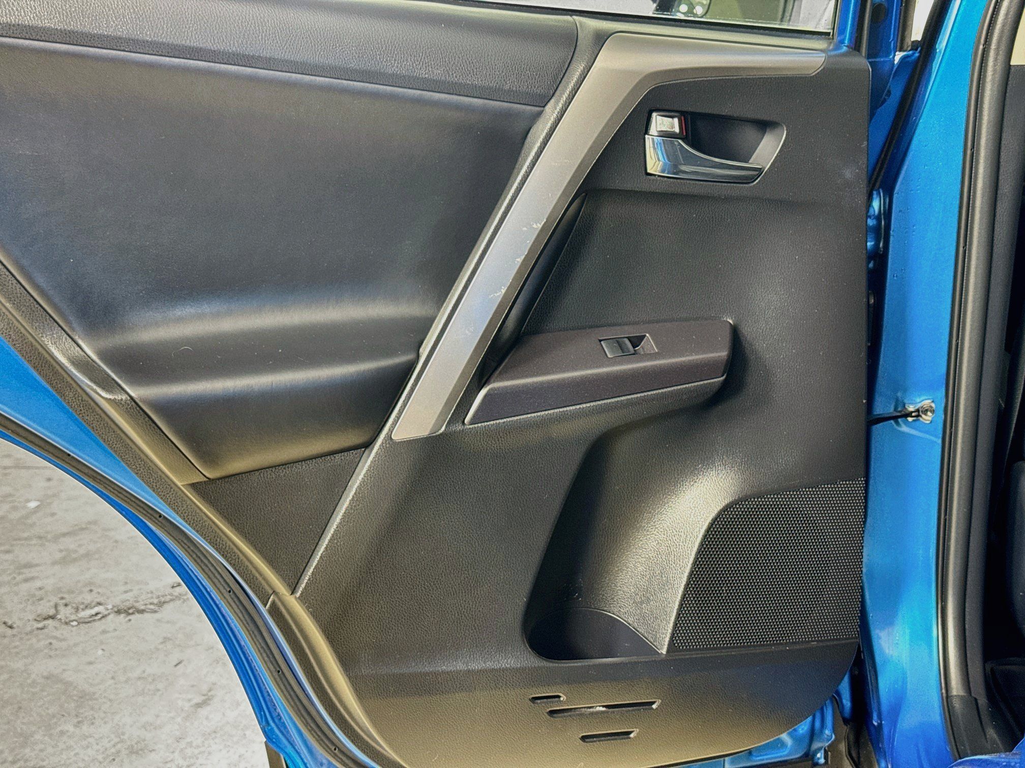 Certified 2018 Toyota RAV4 XLE AWD/4WD image 22