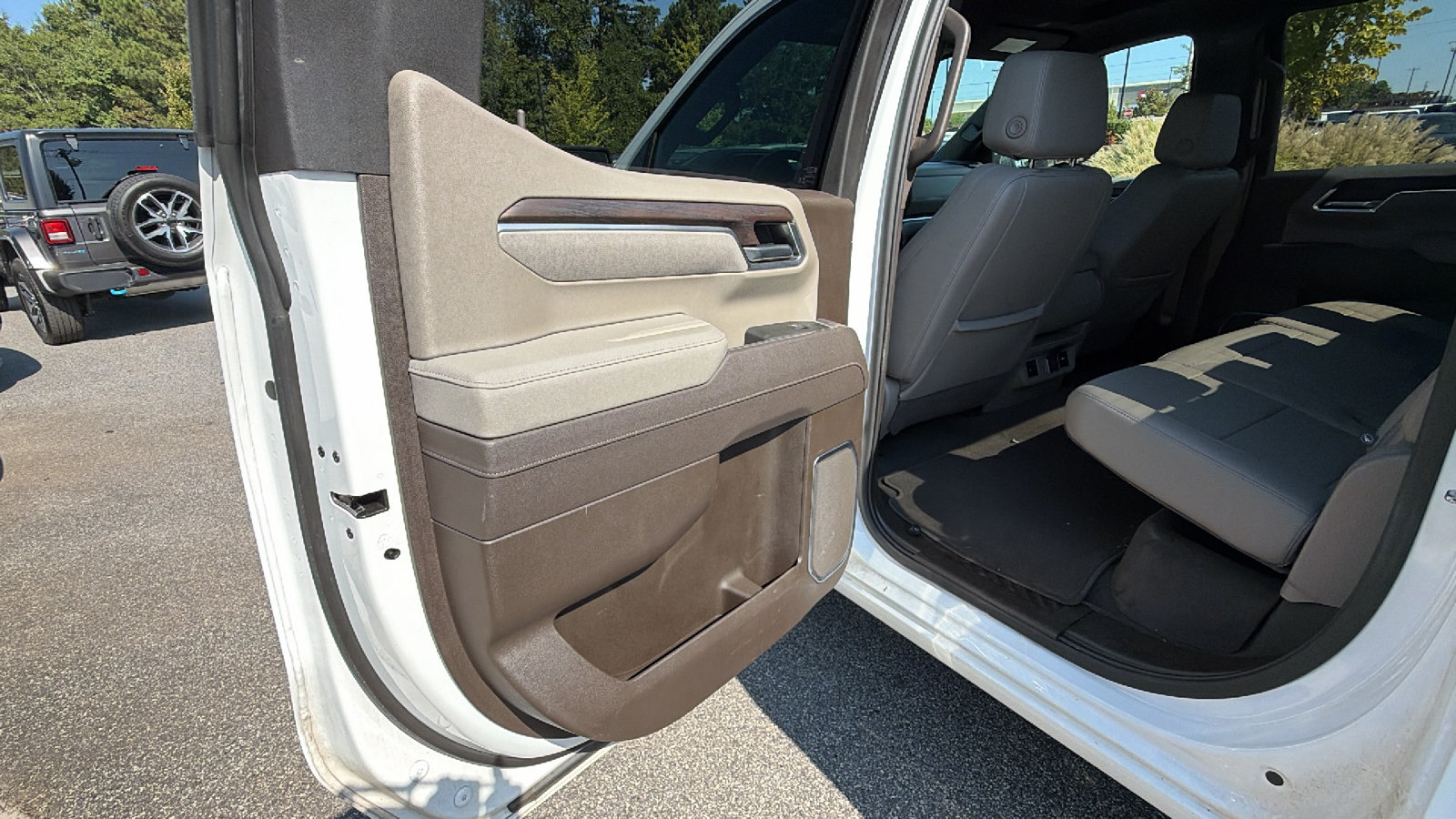 Used 2025 GMC Sierra 1500 SLT AWD/4WD image 21