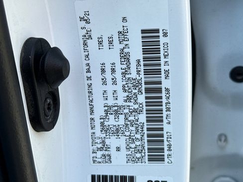 Used 2021 Toyota Tacoma TRD Off-Road w/ Technology Package AWD/4WD image 41