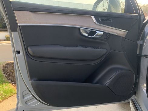 Used 2025 Volvo XC90 B6 Plus image 14