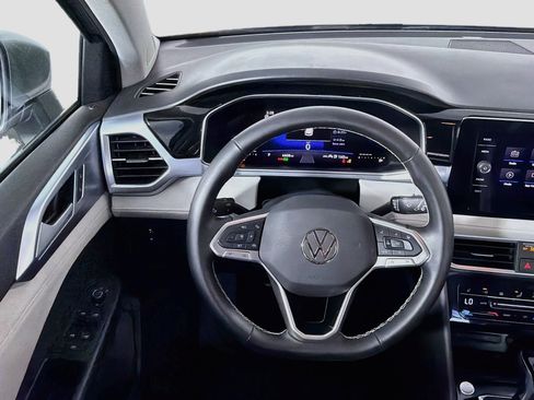 Used 2025 Volkswagen Taos SE FWD image 18