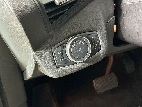 Used 2019 Ford Escape SE image 10