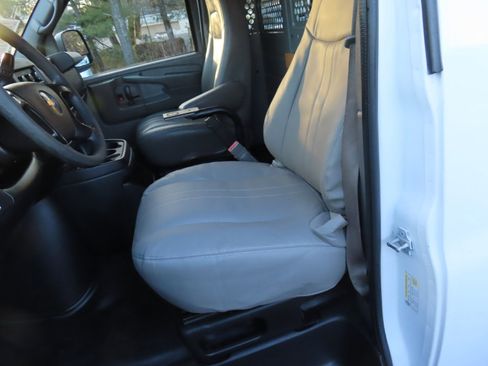 Used 2015 Chevrolet Express 2500 image 7