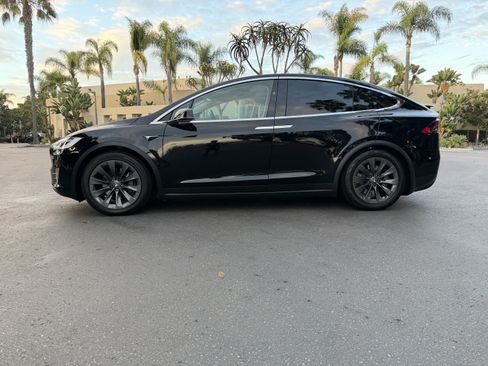 Used 2018 Tesla Model X 100D AWD/4WD image 3