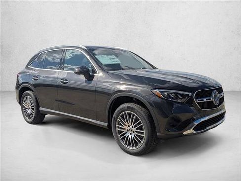 Used 2026 Mercedes-Benz GLC 300 image 3