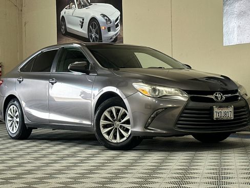 Used 2017 Toyota Camry LE FWD image 2