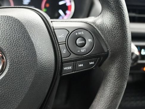 Used 2025 Toyota RAV4 XLE AWD/4WD image 9