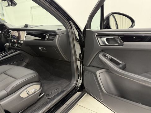 Certified 2026 Porsche Macan AWD/4WD image 21