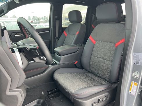 Used 2024 Chevrolet Colorado Z71 w/ Z71 Convenience Package 2 image 18