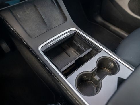 Used 2024 Tesla Model Y Long Range image 21