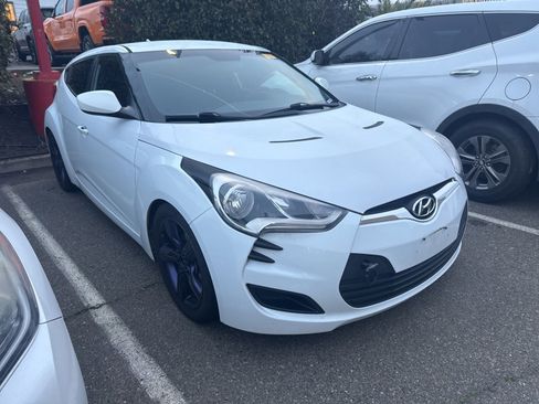 Used 2015 Hyundai Veloster image 3