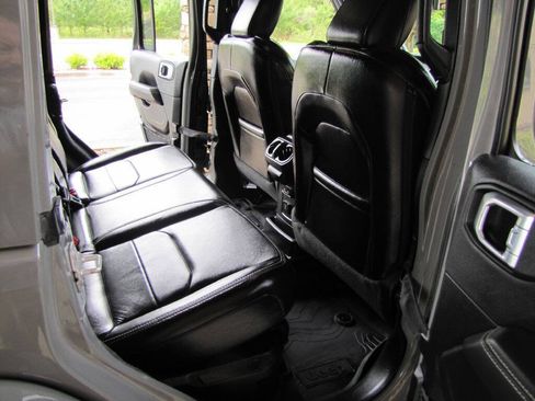 Used 2023 Jeep Wrangler Unlimited Sahara w/ Cold Weather Group AWD/4WD image 20