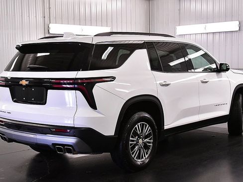 Used 2025 Chevrolet Traverse LT image 7
