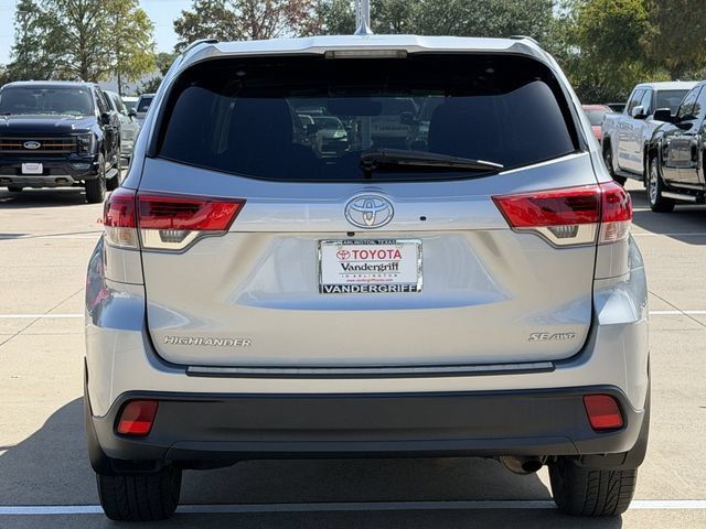 Used 2017 Toyota Highlander SE AWD/4WD image 5