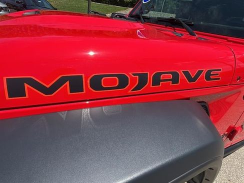 Used 2024 Jeep Gladiator Mojave AWD/4WD image 14