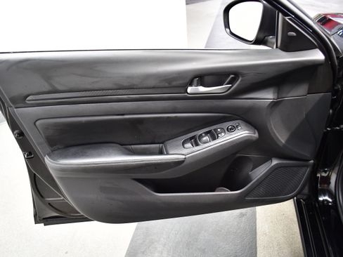 Used 2025 Nissan Altima 2.5 SV image 16